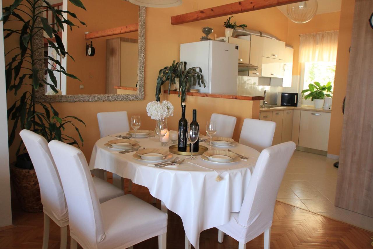 Gallery Apartment Kastela